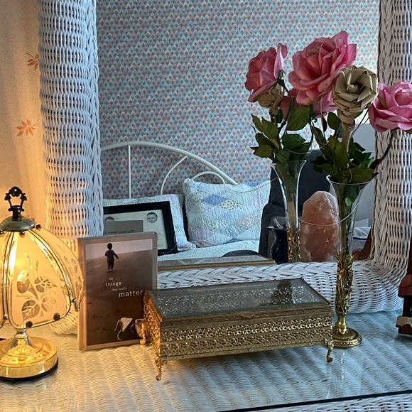 VNTG ORMULU  BUD VASE GOLD GILT FILIGREE APPLIED ROSE AND CLEAR FLUTE 11” - Picture 3 of 11